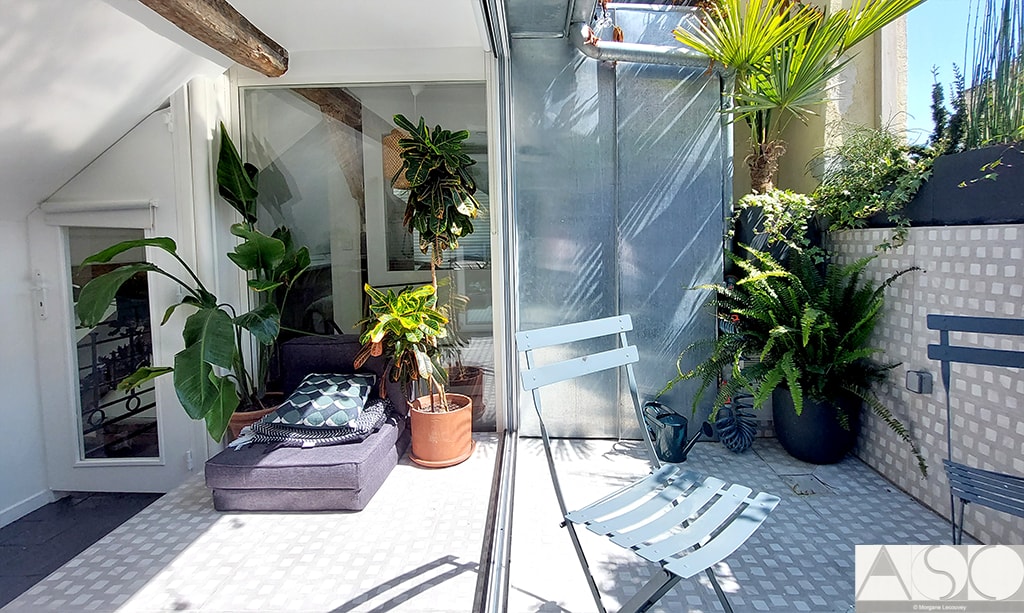 Création d'une terrasse tropézienne dans un appartement à Paris