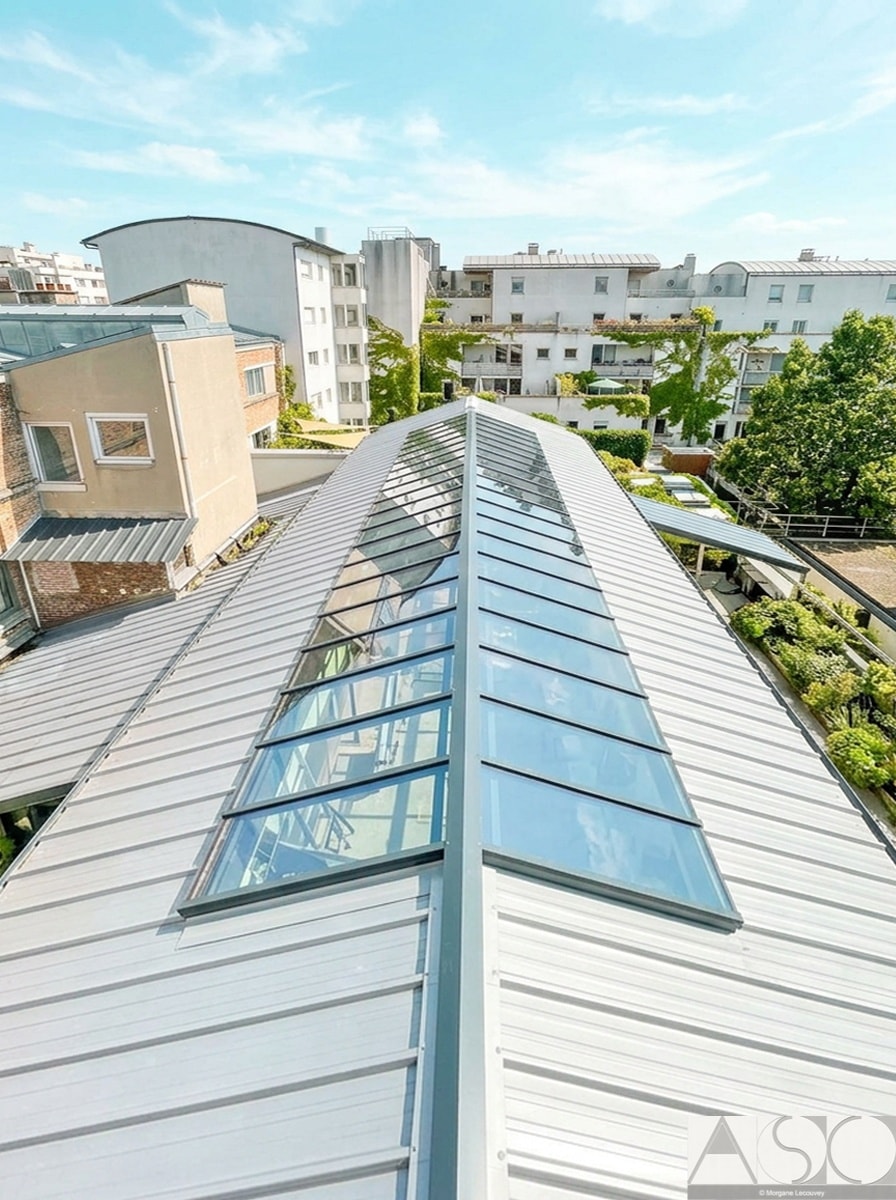 Rénovation et Isolation d'une verrière en toiture pour un coworking parisien